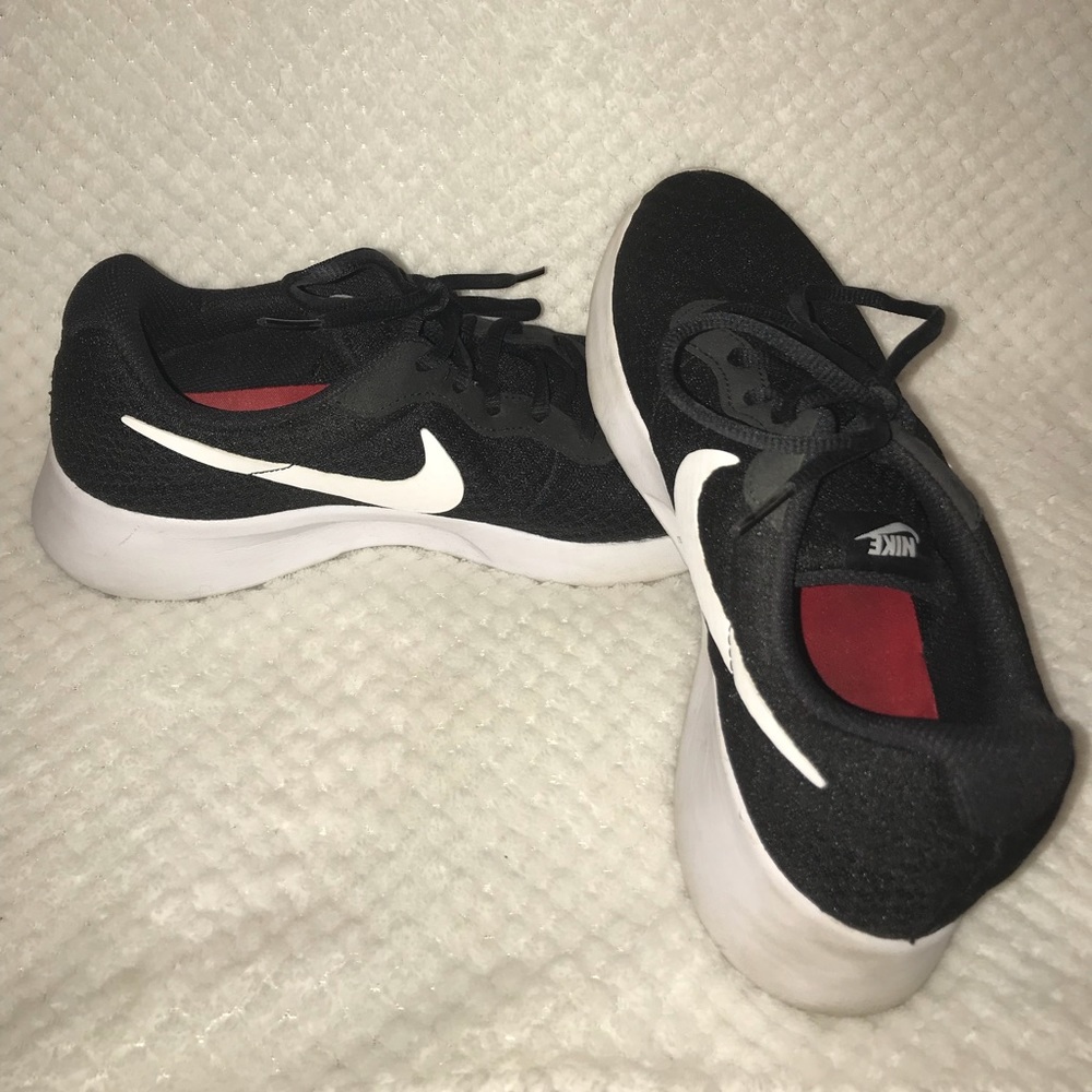 • Black Nike Tennis Shoes •